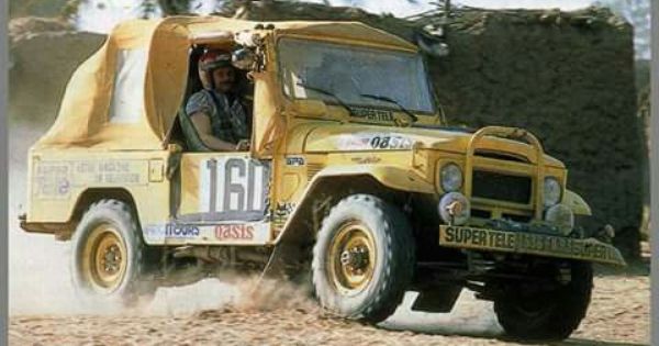 Toyota FJ40 racing in the Paris to Dakar rally